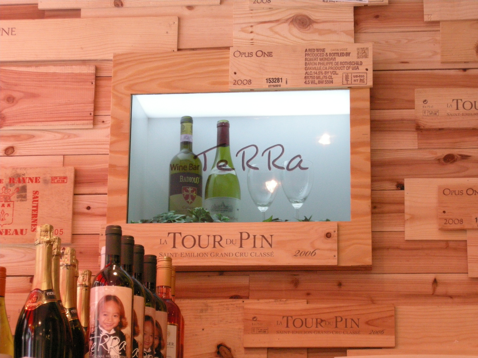 透過液晶ディスプレイケース『See-Thru. Cubic』