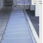 Seismic isolation expansion joint for flooring, grating type