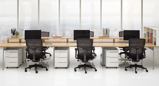 フレア株式会社 輸入家具のご紹介