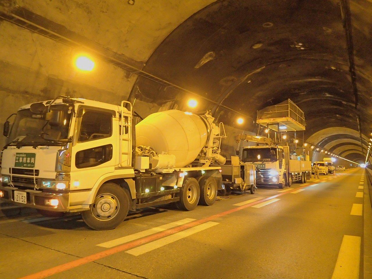 SR(スペースロック)-2工法〔覆工背面空洞充填〕