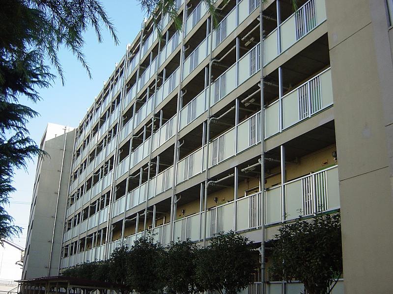 支持スパンを1800ミリまで広げられるマンション用アルミ手すり