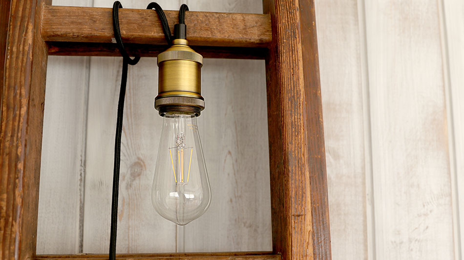 JE-BLY01    フィラメントLED電球　E26 電球色