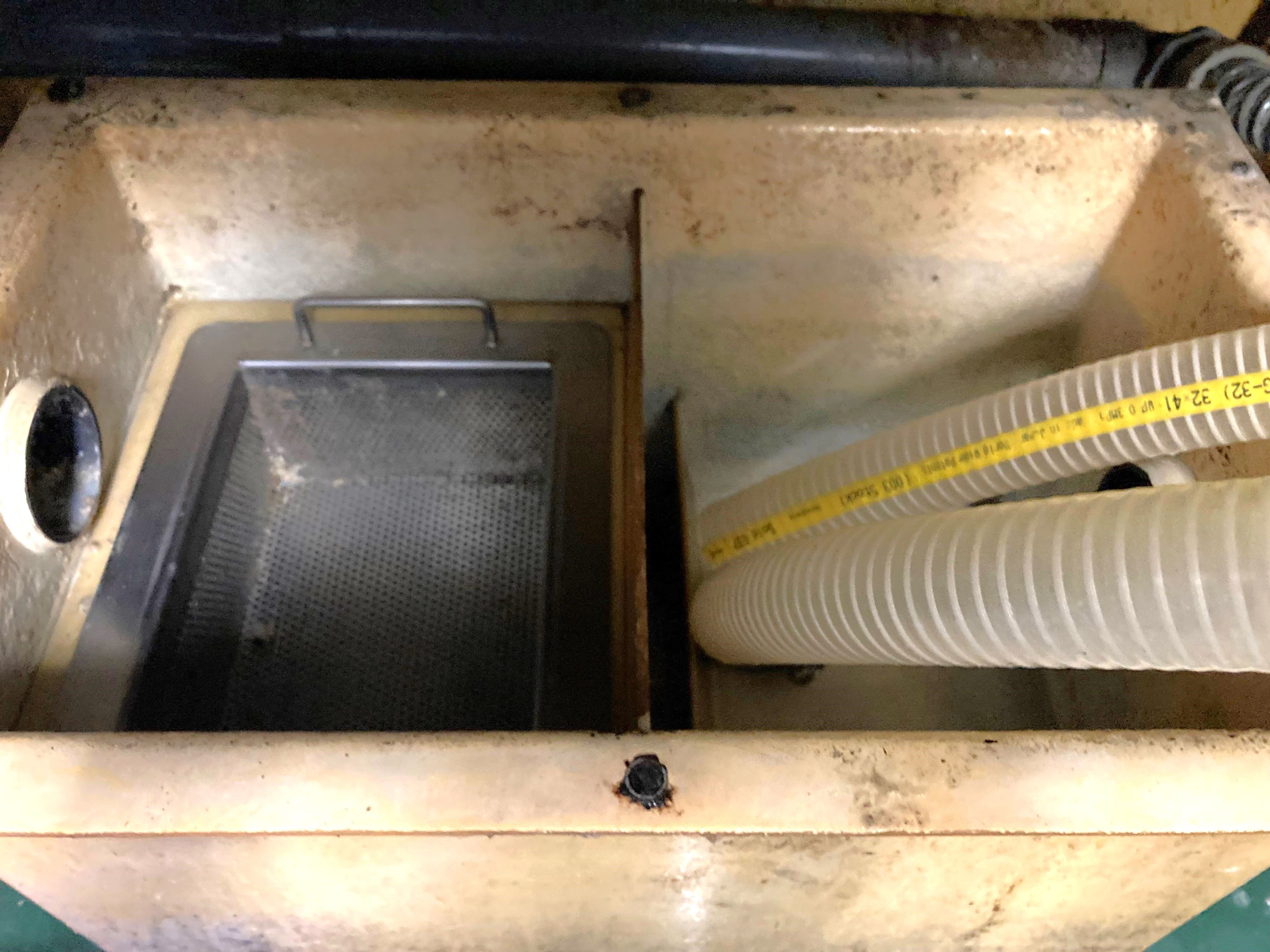 【石鹼化衛生工法導入事例】グリスト内のスカムや汚れを洗浄