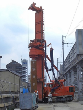 高トルク回転圧入鋼管杭打機『スーパードライバー工法』