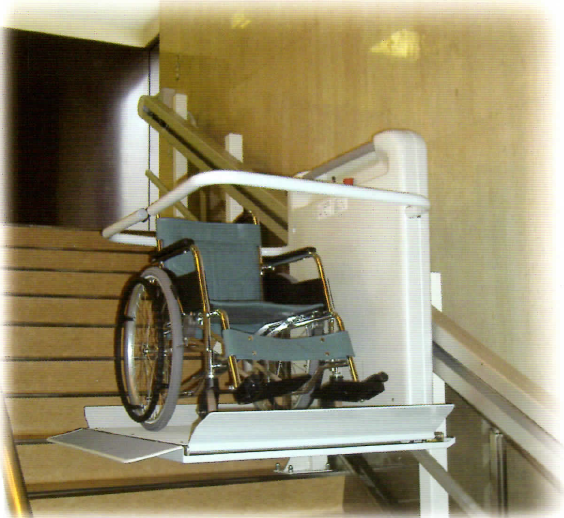 車イス用斜行型段差解消機『bc LIFT』