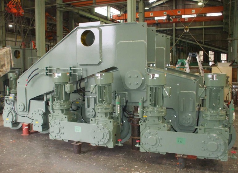 大型クレーン　走行装置