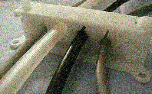 ケーブルホルダデバイス『Totonoyell』