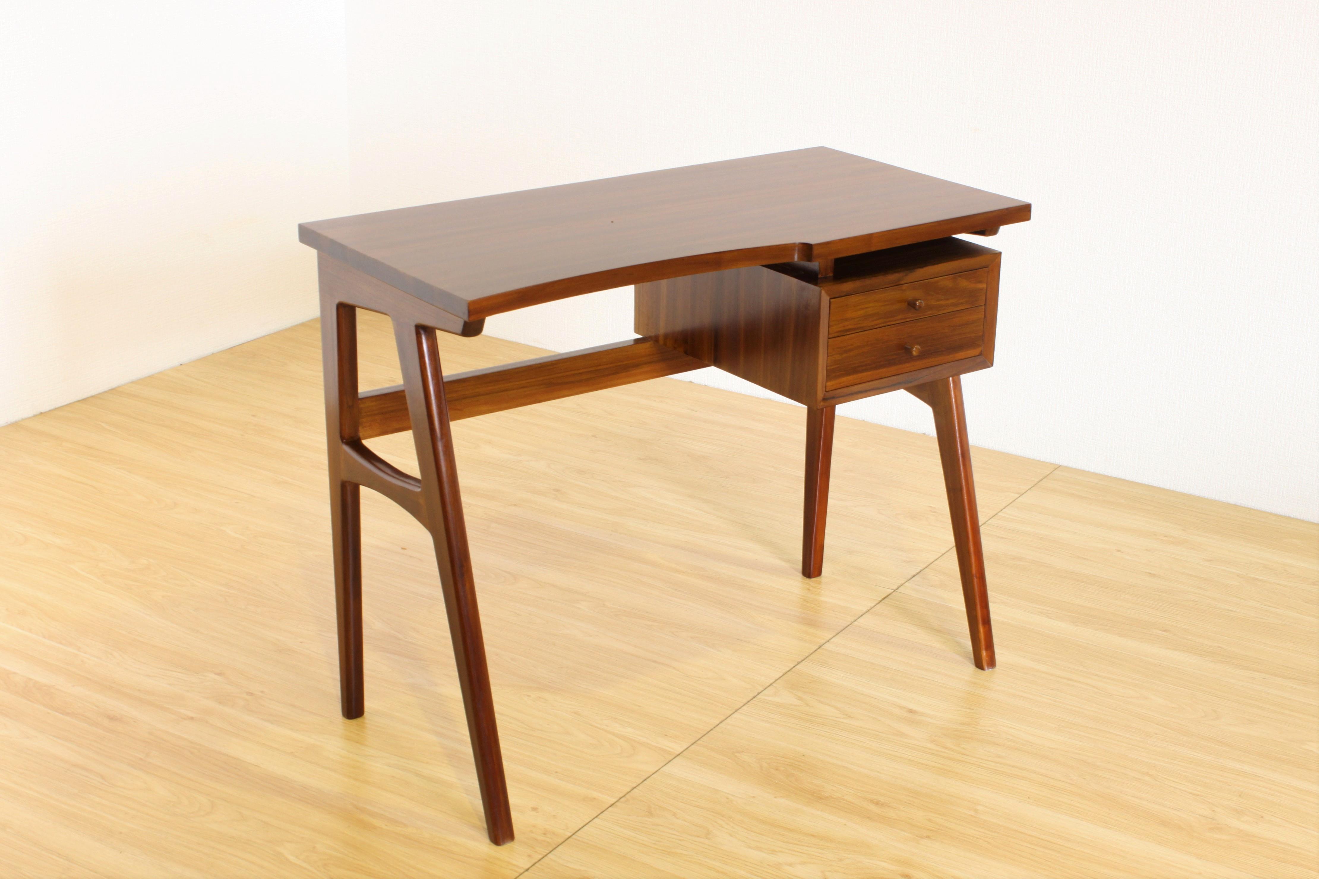 パソコンデスク　Apik