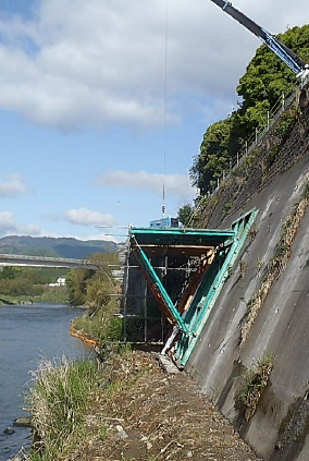 移動式可変勾配足場工法『ななめ台作工法』