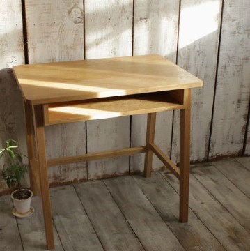 無垢材使用の『スクールデスク』