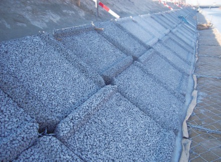 植生護岸ブロック『ベジポーラス』