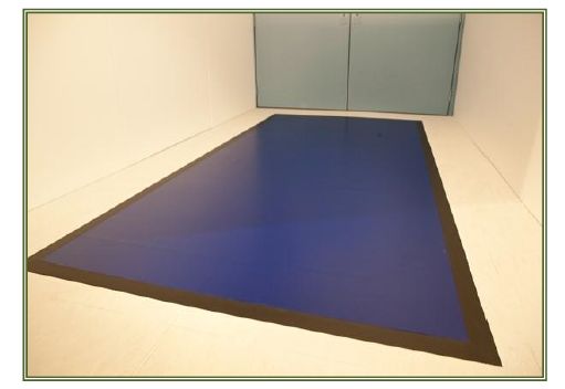 菌・埃が飛散しない剥がさないタイプ「フロアープロテクタマット」