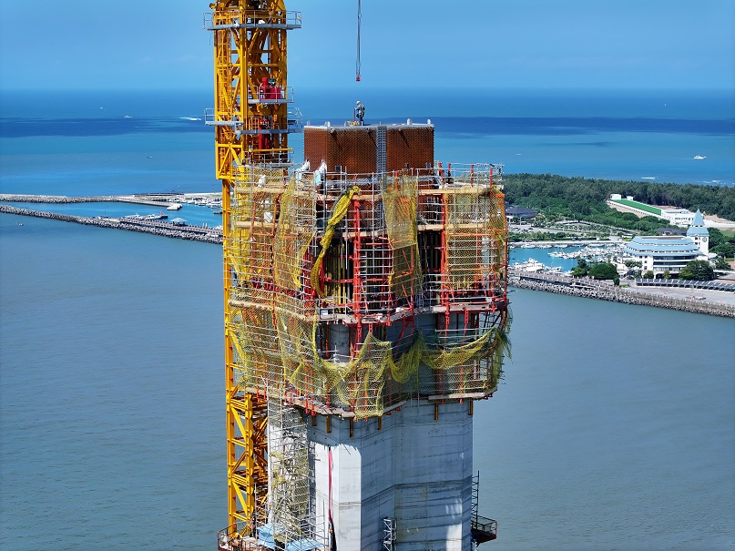 大型足場/型枠オートクライミングシステム『PERI ACS』