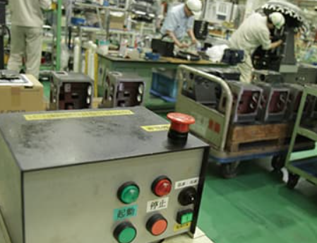 銘板の置き換えでコスト削減 製造装置メーカーに聞くラベル活用術