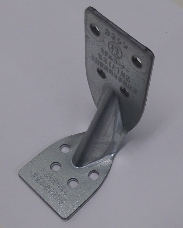 順送曲げ加工で造る「耐震補強金物」