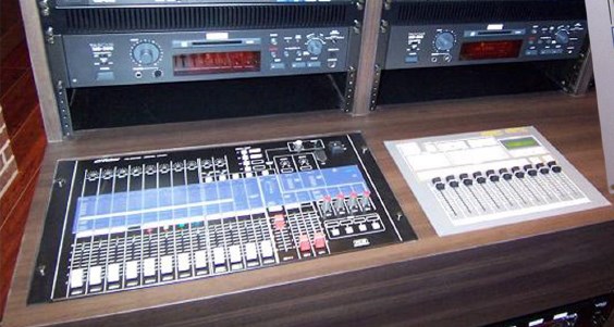 『演出用自動調光操作パネル』