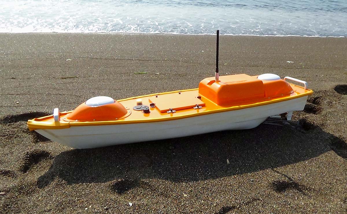 マルチビームソナー搭載深浅測量ラジコンボート『RC-M1』