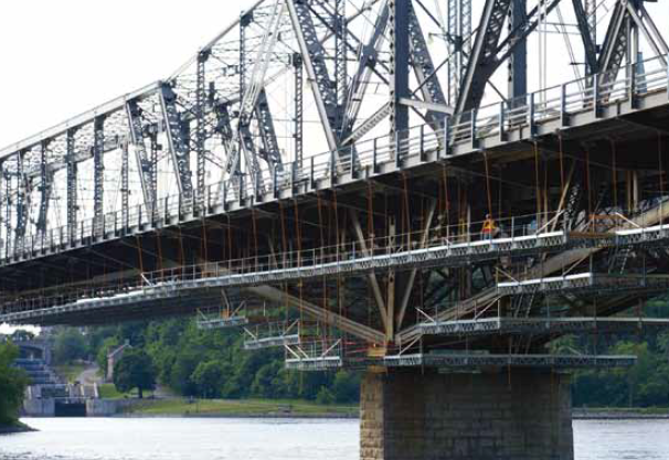 クイックデッキ【今までの困難な足場架設を安全にスピーディーに！】