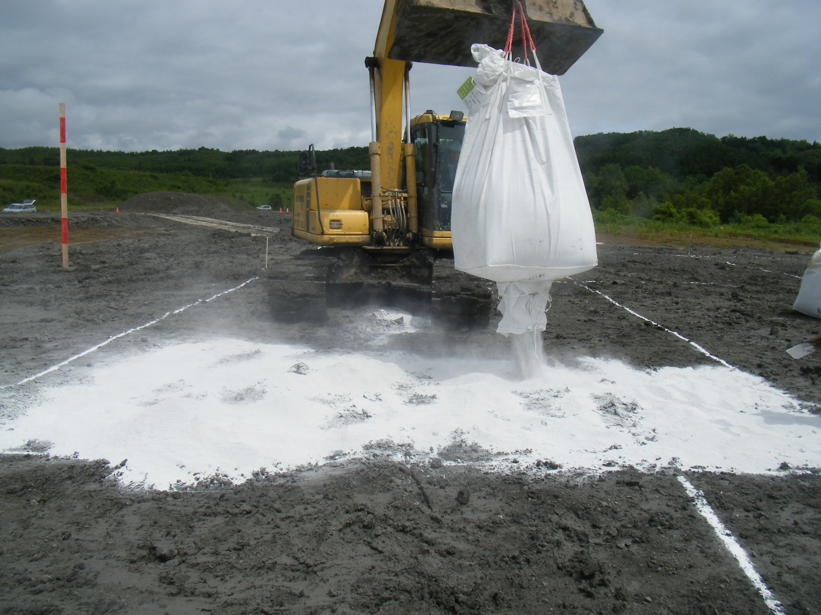 自然由来重金属汚染土壌不溶化剤（RE)