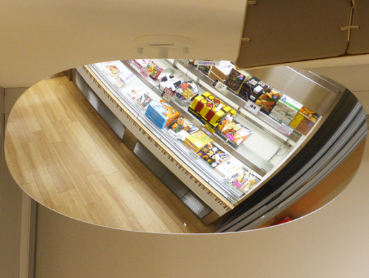 接客ミラー導入事例　什器の商品補充やきれいな陳列に！