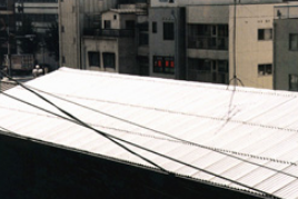 優れた断熱性・遮音性により屋内の作業環境を整える『三重スレート』