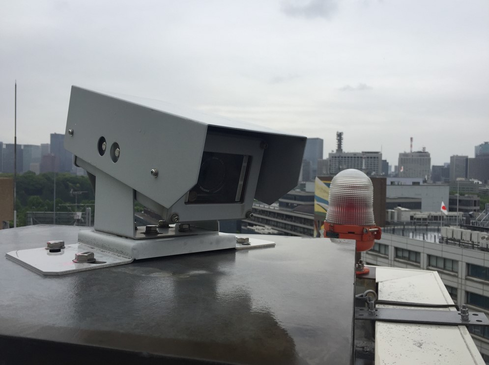 親水性防汚コーティングの活用事例　※監視カメラ等