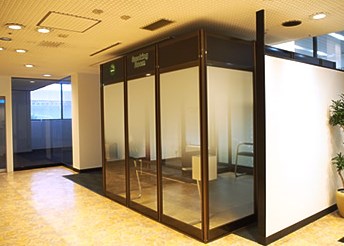 『自動回収機能付き喫煙ブース』