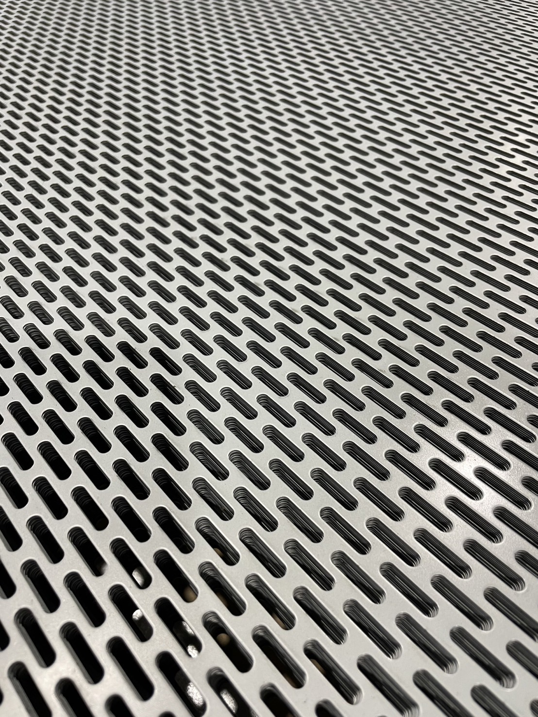 パンチングメタル-長孔【打抜き加工事例】※紹介資料あり | 三和打抜