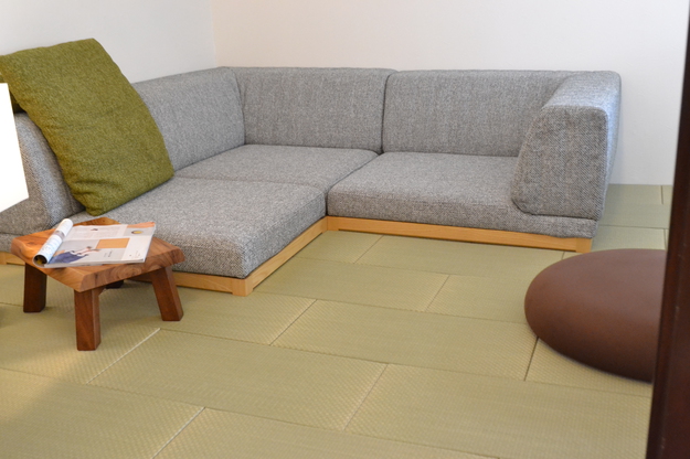 【導入事例】ローソファ専門店　畳パネル『OKI TATAMO！』