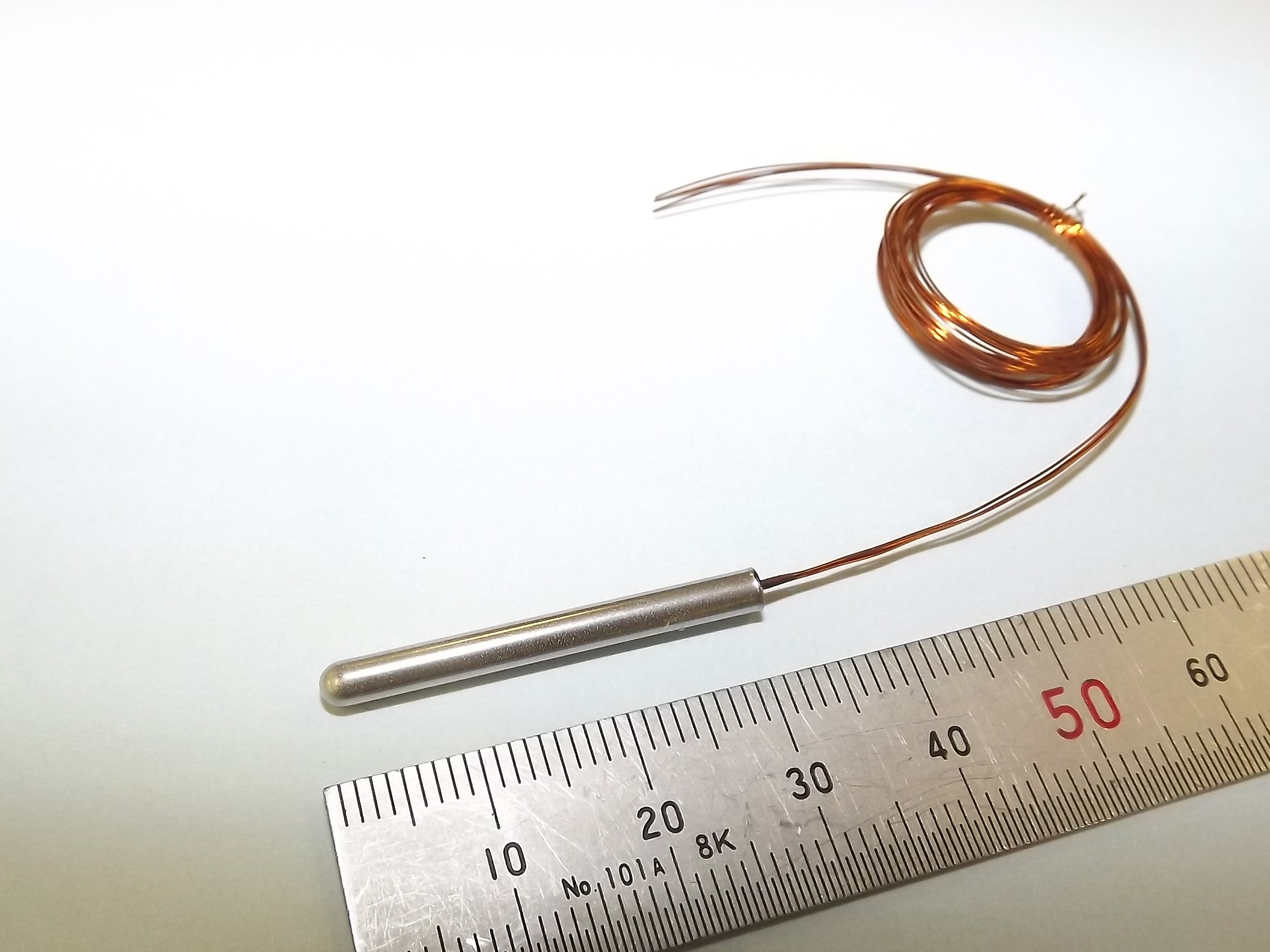 極低温用温度センサー