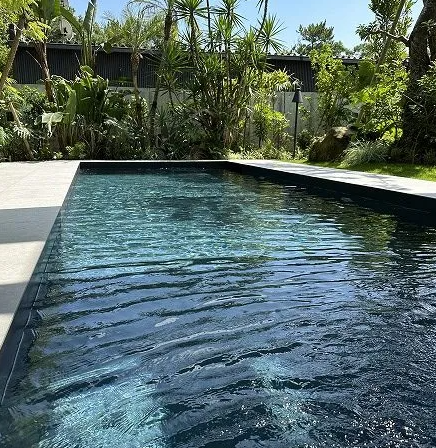 【結婚式場向け】特別な空間を演出する黒プール