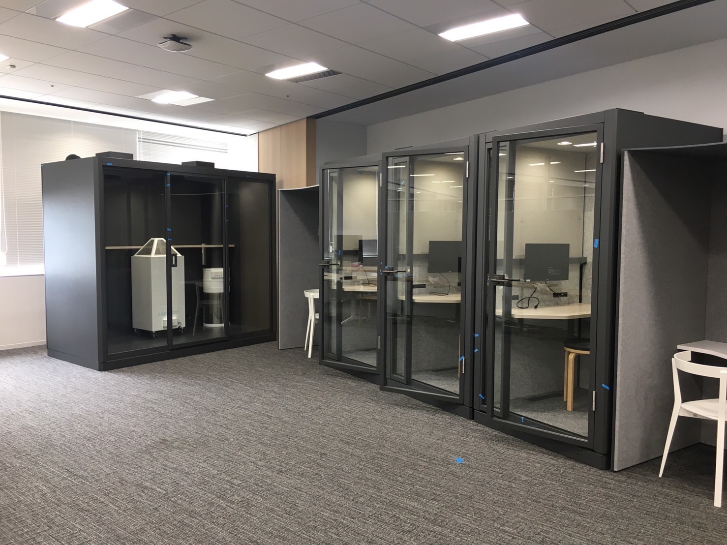 喫煙ブース「シガーProX」事務所内に喫煙ブースを設置できます！