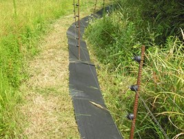 山間部防草対策用パネル『やまぎわ君』