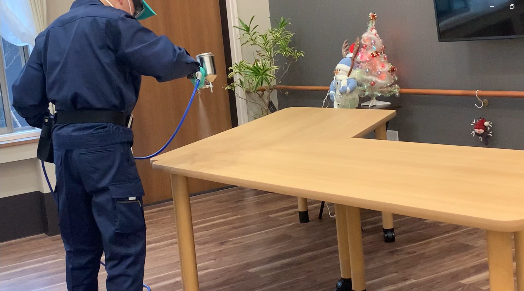 特許技術により暗所でも有効な光触媒コーティング