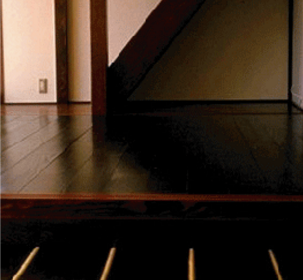 床材『漆塗りフローリング』