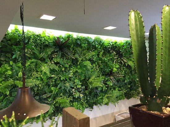 『ぴたっとグリーン』マグネット式 壁面緑化装飾システム