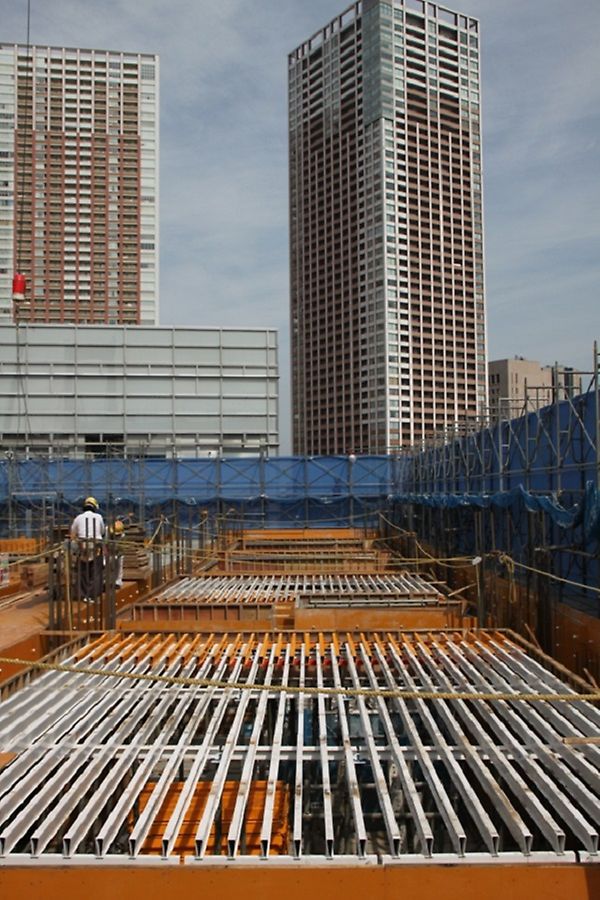 【事例】アルミ製スラブ型枠『PERI GRIDFLEX』