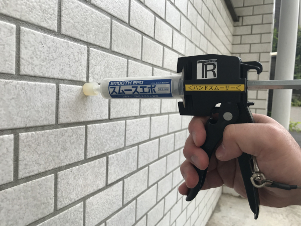 ひび割れ補修用注入ガン『ハンドスムーサー』