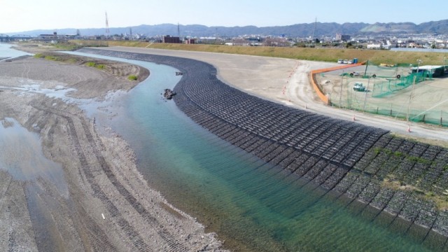 長尺かごマット工法『ジオシェルトン』