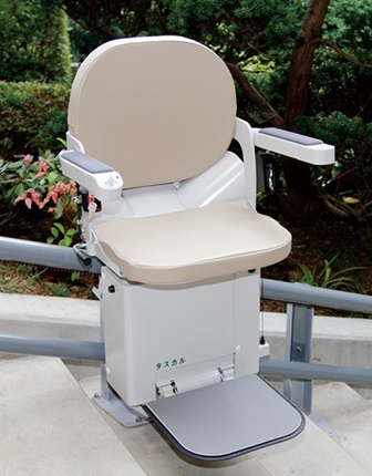 いす式階段昇降機　曲線階段用 「タスカルアルーラ」