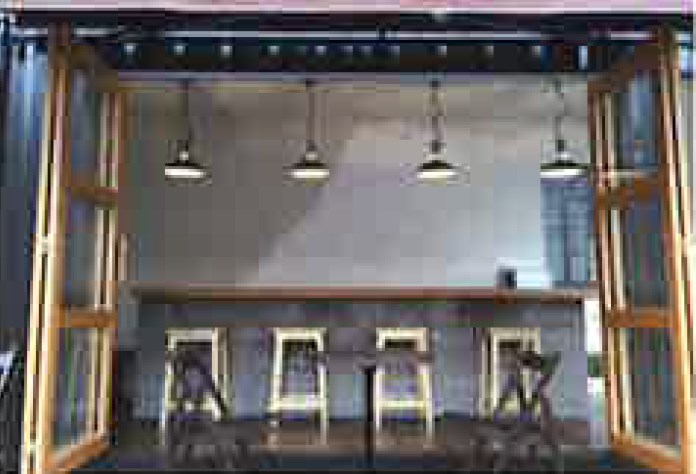 コンテナ『INSTACUBE CAFE＆BAR』