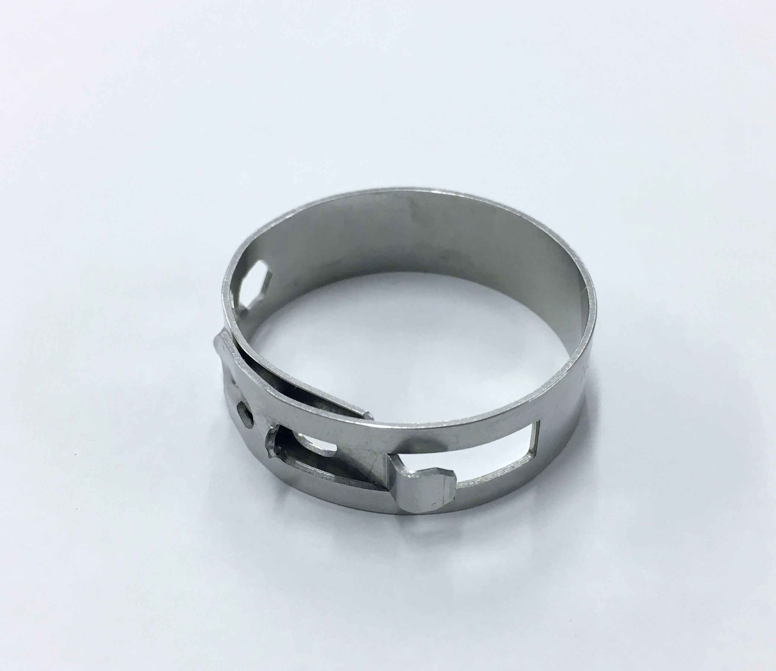 ワンピース構造により軽量化！「ケンロックバンド」