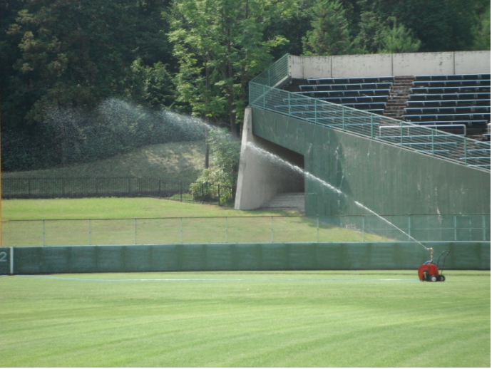 なぜ甲子園出場校が当社の散水機スプリンクラーを使うのか？