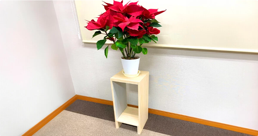 【ブログ】表面に化粧加工を施した押し入れボードで花台を製作