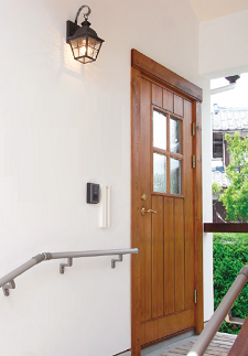 木製玄関ドア『スニッカーペール』 上野住宅建材 | イプロス