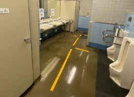 トイレの点字ブロックに誘導板『パームライン』