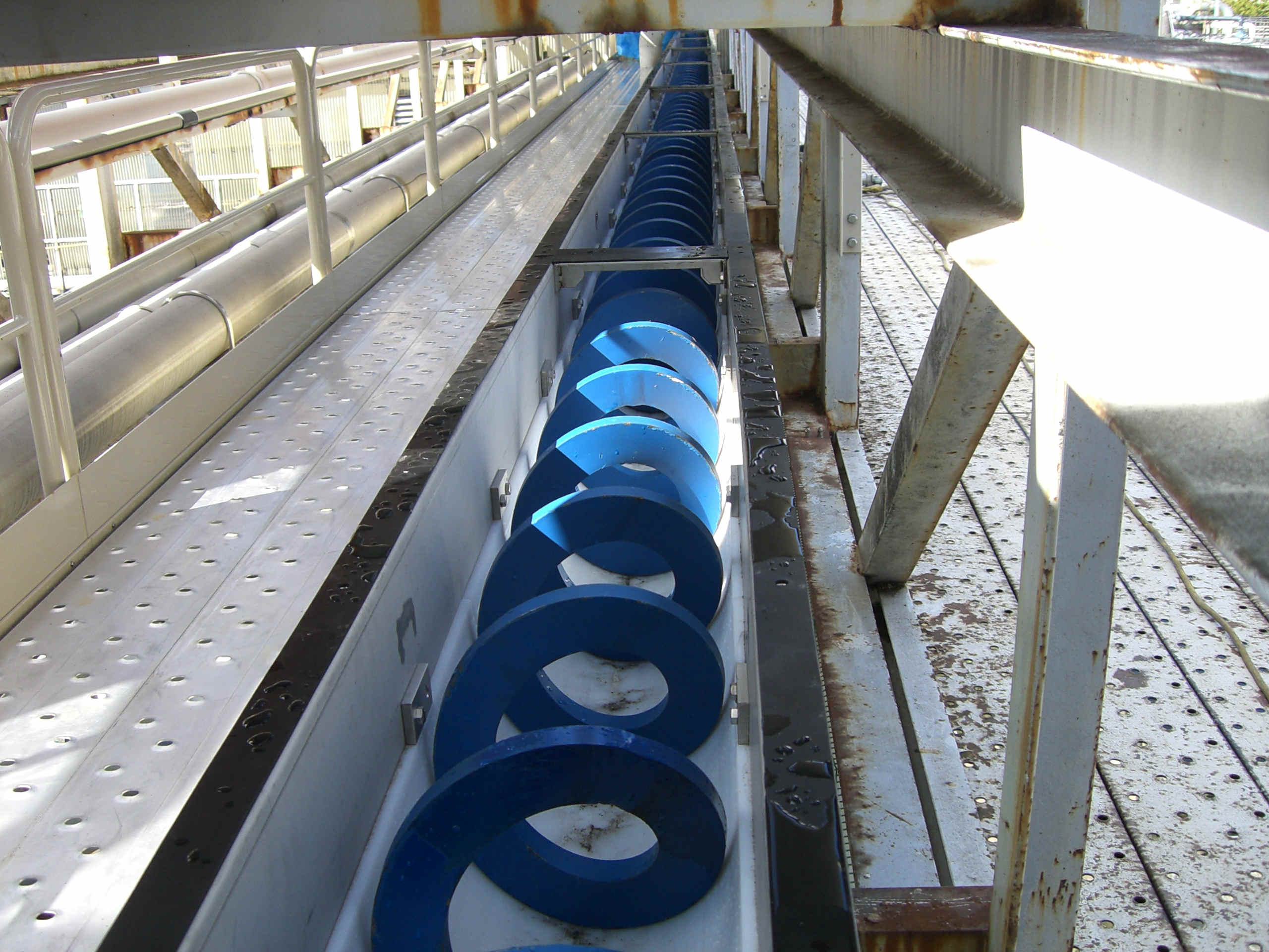 スパイラルコンベア