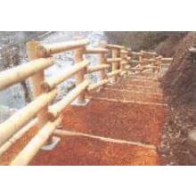 手軽にウッドチップ舗装！【ウレタン系合成樹脂接着剤】施工例あり