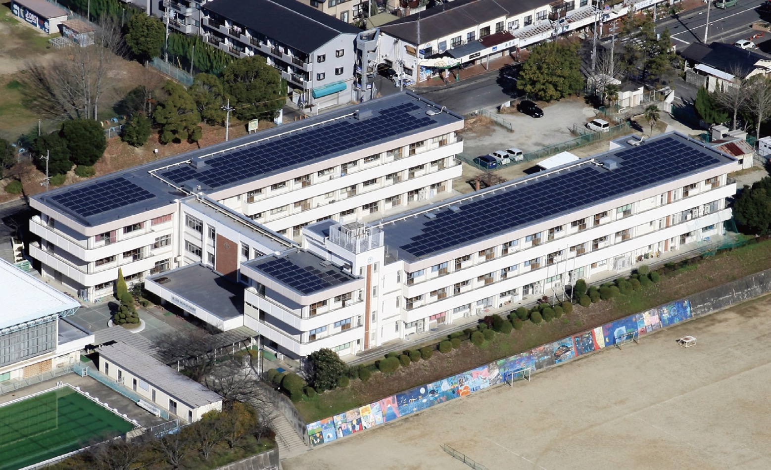 【事例】既存建物の陸屋根RC下地で太陽光設置を可能に！