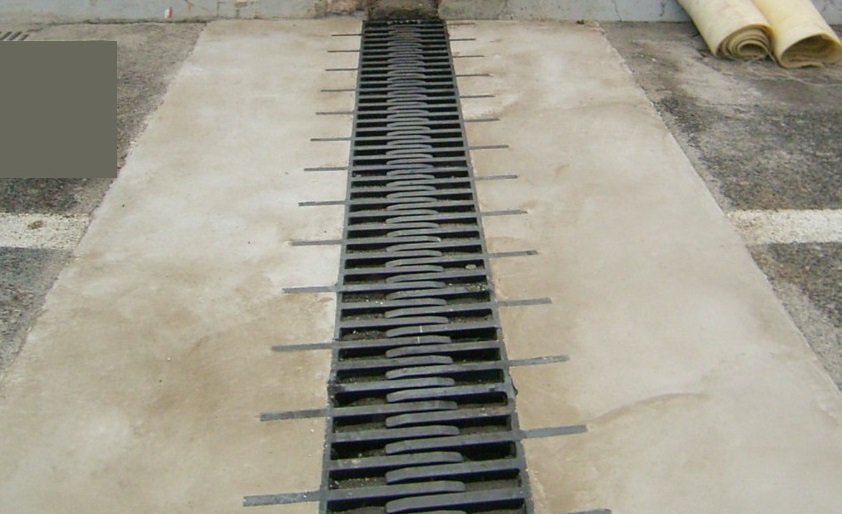 伸縮装置『ハイブリッドジョイント　3LIIAタイプ（誘導板付）』